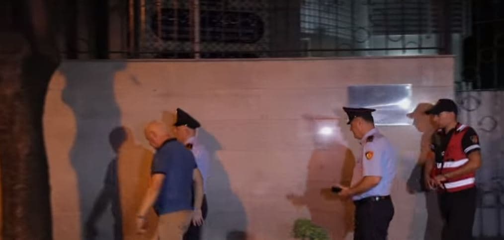 Pamje nga largimi i diplomatëve iranianë nga Shqipëria (VIDEO)
