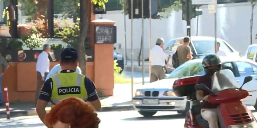 Dita e parë e shkollës, trafik i rënduar në rrugët e Tiranës