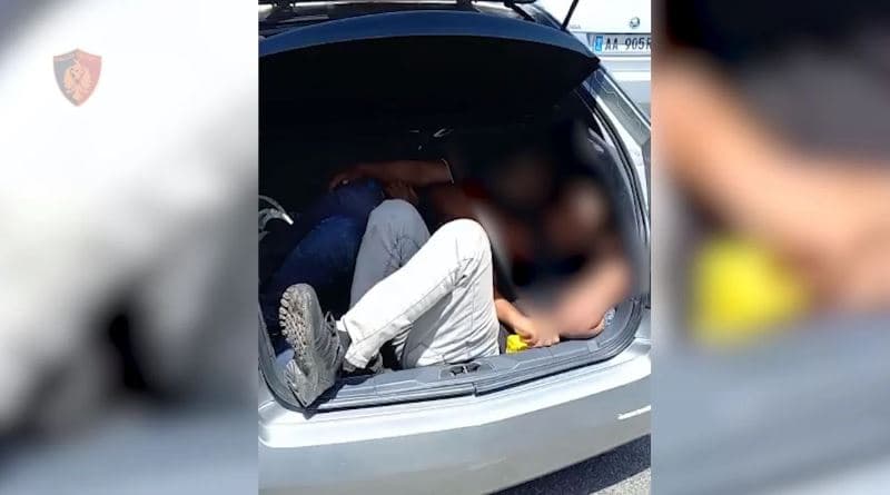 Goditen 4 raste të transportimit të emigrantëve të paligjshëm drejt Kosovës
