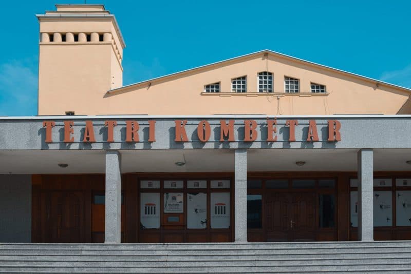 Teatrot shqiptare nënshkruajnë marrëveshje bashkëpunimi (Dokument)