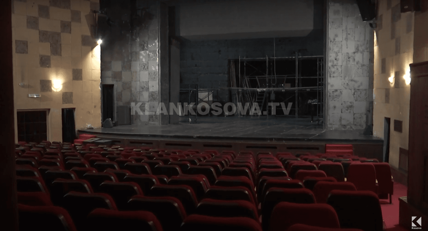 Rinovohet ndërtesa, Teatri Kombëtar “shkon” te Pallati i Rinisë (VIDEO)