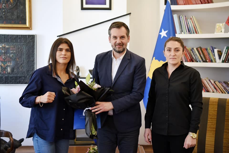 Donjeta Sadiku shpërblehet me tetë mijë euro për suksesin