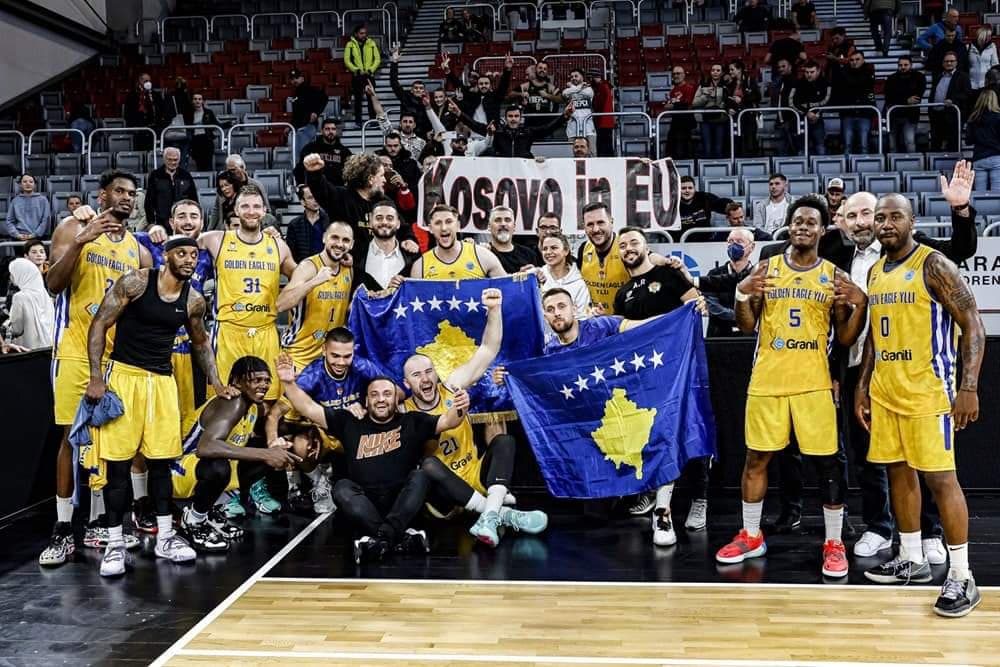 Në palestrën e Bamberg, vendoset baneri “Kosova në BE”