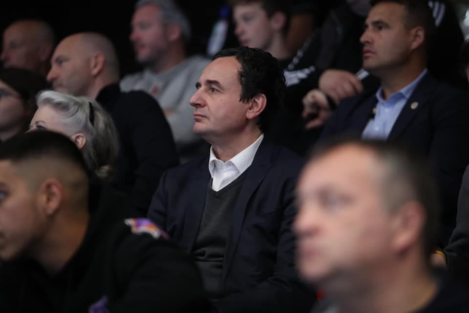 Kurti e mbështet Kosovën edhe në hendboll (FOTO)