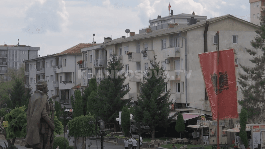Lapidar i i ri për Adem Jasharin me shokë (VIDEO)