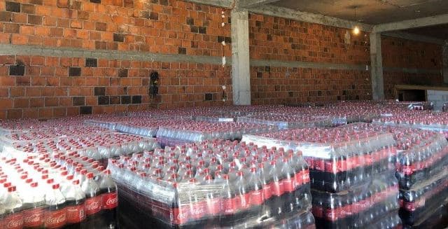 Konfiskohen mbi 64 mijë litra "Coca Cola" të falsifikuar (FOTO)