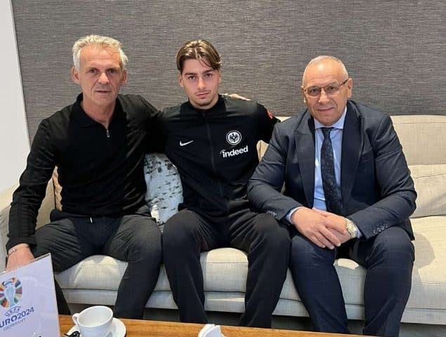 Talenti i Eintracht Frankfurtit vendos të luajë për Kosovën