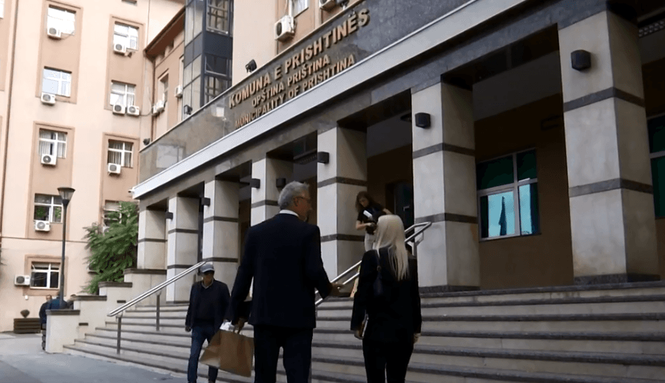S’ka më kifle e qumësht në shkolla, Komuna e Prishtinës ka tjetër plan për ushqim (VIDEO)