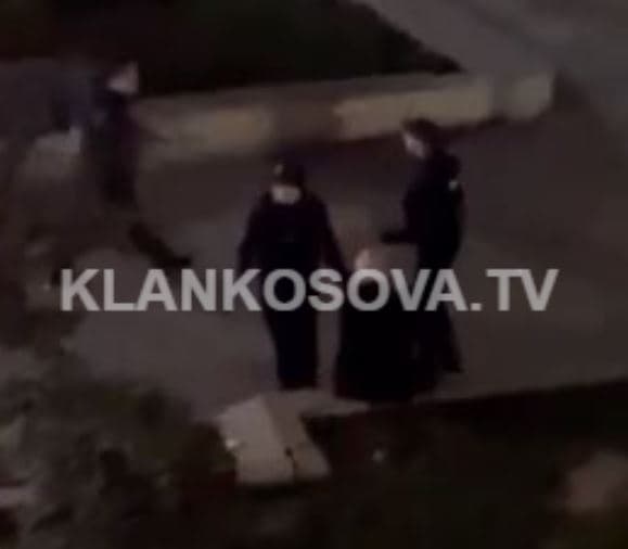 Përleshje mes tifozëve çekë dhe kosovarë, shoqërohen në polici tre persona