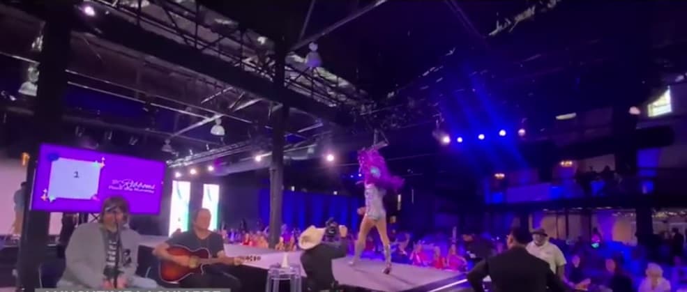 Sfilata e modës me 430 modele thyen rekordin botëror Guinness (VIDEO)