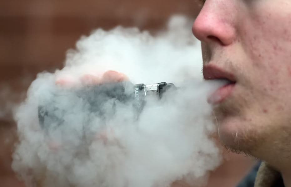 Cigaret elektronike kanë ndikim po aq të keq për zemrën sa edhe ato të zakonshmet