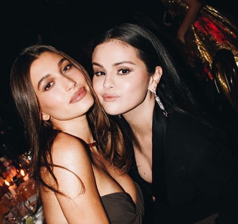 Selena Gomez dhe Hailey Bieber bëhen bashkë dhe ‘bombarduan’ internetin