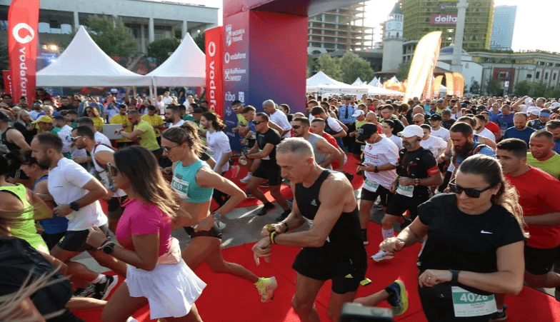 Nis maratona në Tiranë, marrin pjesë rreth 2500 vrapues
