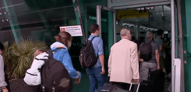Për 30 vjet nga Shqipëria u larguan 1.2 milionë qytetarë