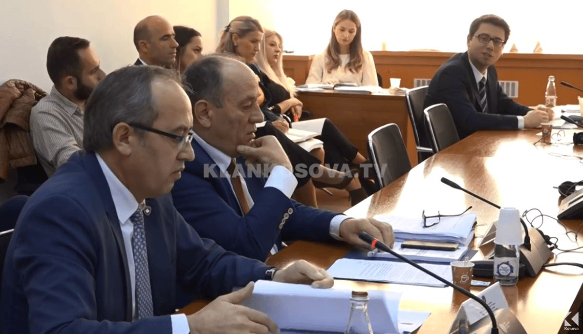 Komisioni për Buxhet: Hoti i thotë Muratit "joserioz" (VIDEO)