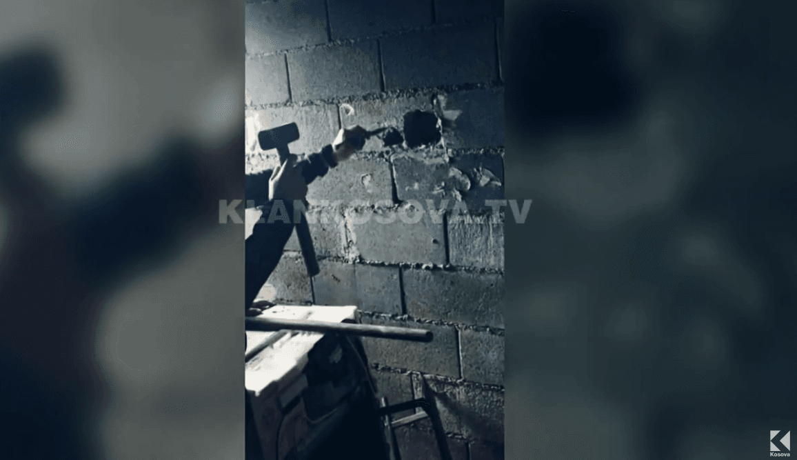 Kapen 27 mijë euro të murosura, të vjedhura nga një taksist (VIDEO)