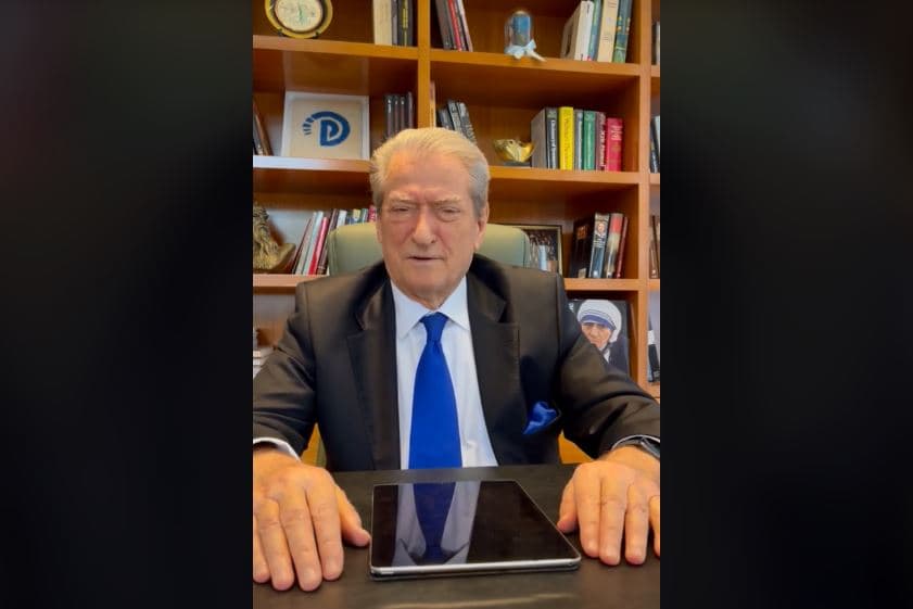 Sali Berisha hap TikTok: Teknologjinë e kam pasion (VIDEO)