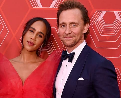Tom Hiddleston bëhet baba