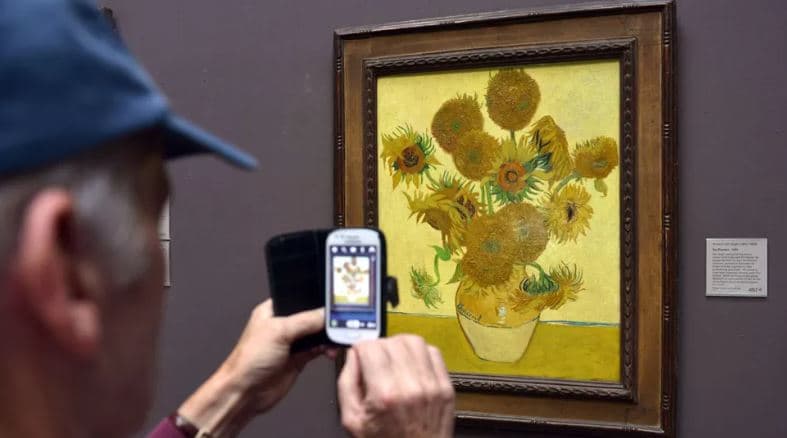 Kthehet në ekspozitë "Luledielli" i  Van Gogut mbi të cilën u hodh salcë domatesh