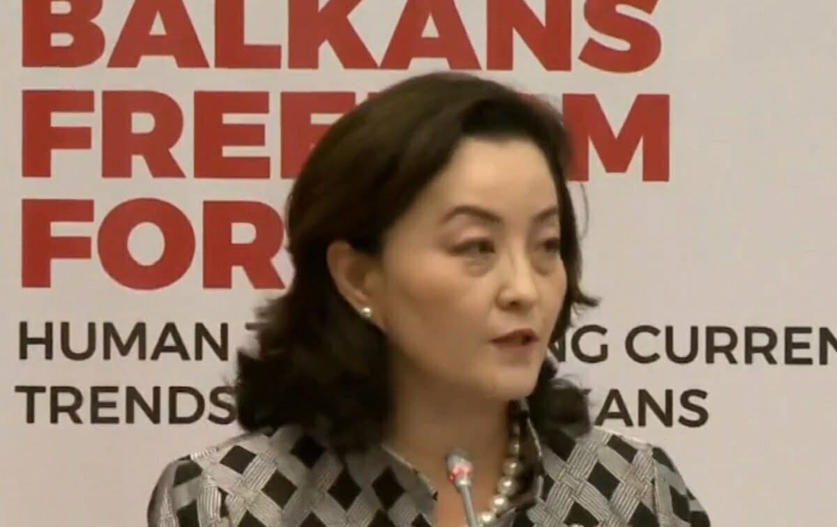 Ambasadorja amerikane: Ka përpjekje për të frikësuar gjyqtarë e prokurorë, Shqipëria duhet të ecë përpara