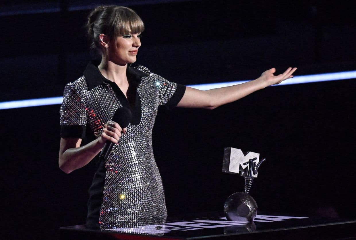 Taylor Swift triumfon në MTV Europe Awards