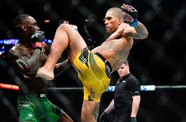 UFC 281: Pereira triumfon ndaj Adesanyas, mbetet i pamposhtur (VIDEO)