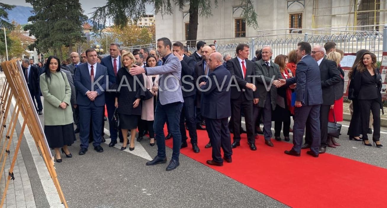 Deputetët e Kuvendit të Kosovës mbërrijnë tek Kuvendi i Shqipërisë (VIDEO)