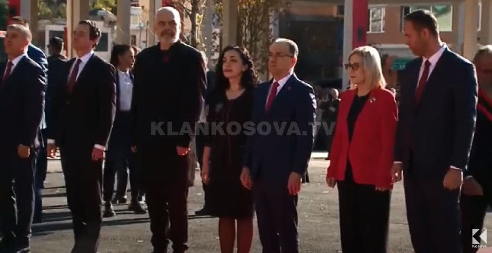 Krejt liderët në Vlorë, si më 1912 (VIDEO)