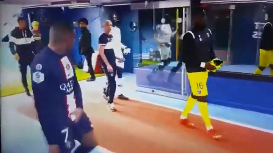 Mbappe bën gjest të turpshëm (VIDEO)