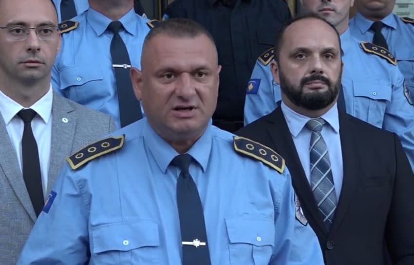 Kërkohet suspendimi i drejtorit rajonal të policisë në veri, refuzoi zbatimin e vendimit për targa