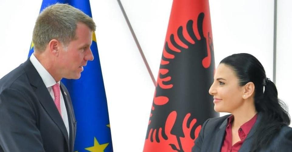 Zyrtarë amerikanë dhe shqiptarë diskutojnë për sigurinë kibernetike
