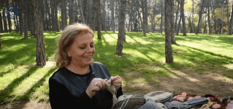 Gonxhe Hoti dhe arti i saj me shtizë dhe lesh në thurje (VIDEO)