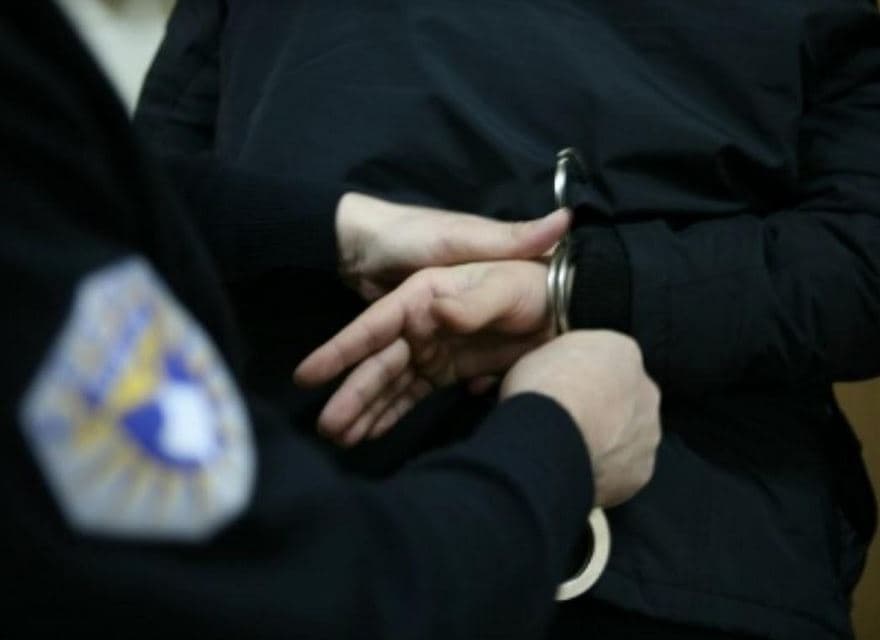 Arrestohet një person në Jarinje, dyshohet për krim të organizuar