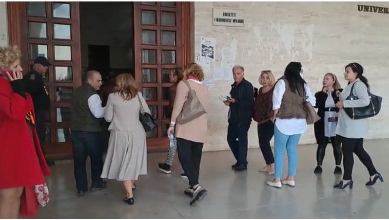 Sindikata e pedagogëve në Shqipëri: Futemi në grevë, politika po kërcënon dhe shantazhon