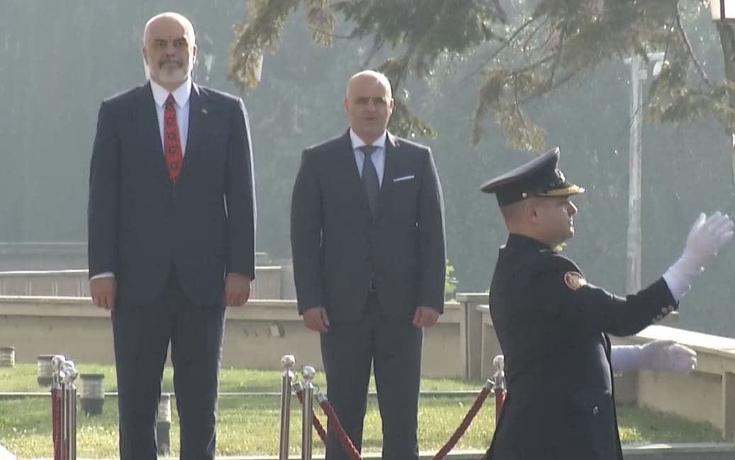 Rama pritet me ceremoni shtetërore në Shkup (VIDEO)