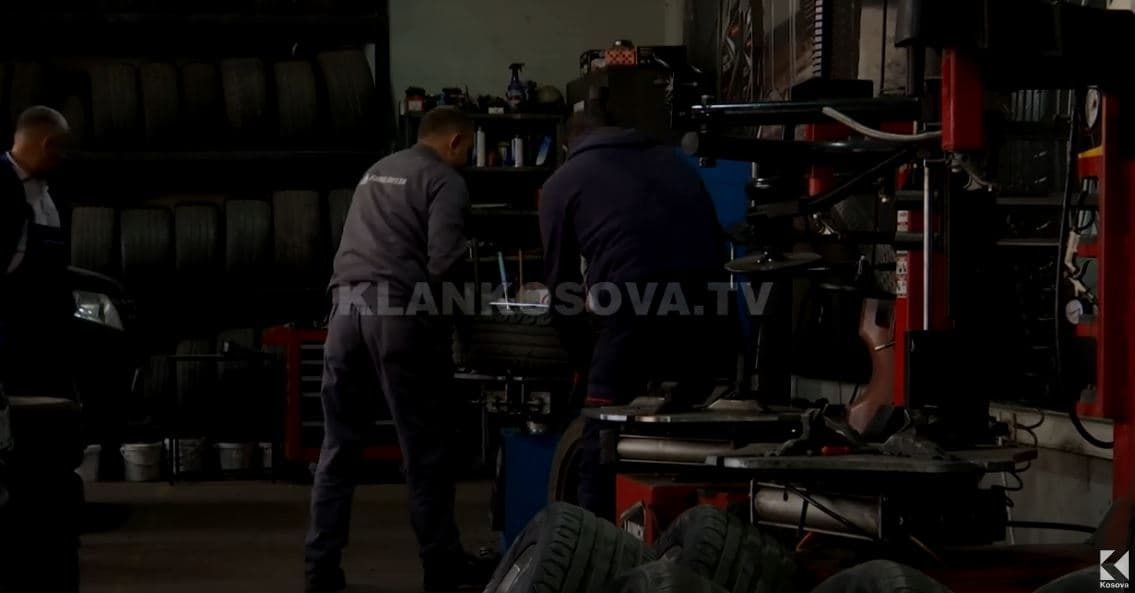 Nga sot, obligative gomat e dimrit dhe zinxhirët (VIDEO)
