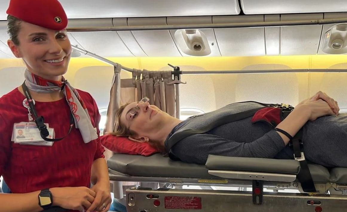 Gruaja më e gjatë në botë udhëton për herë të parë me aeroplan