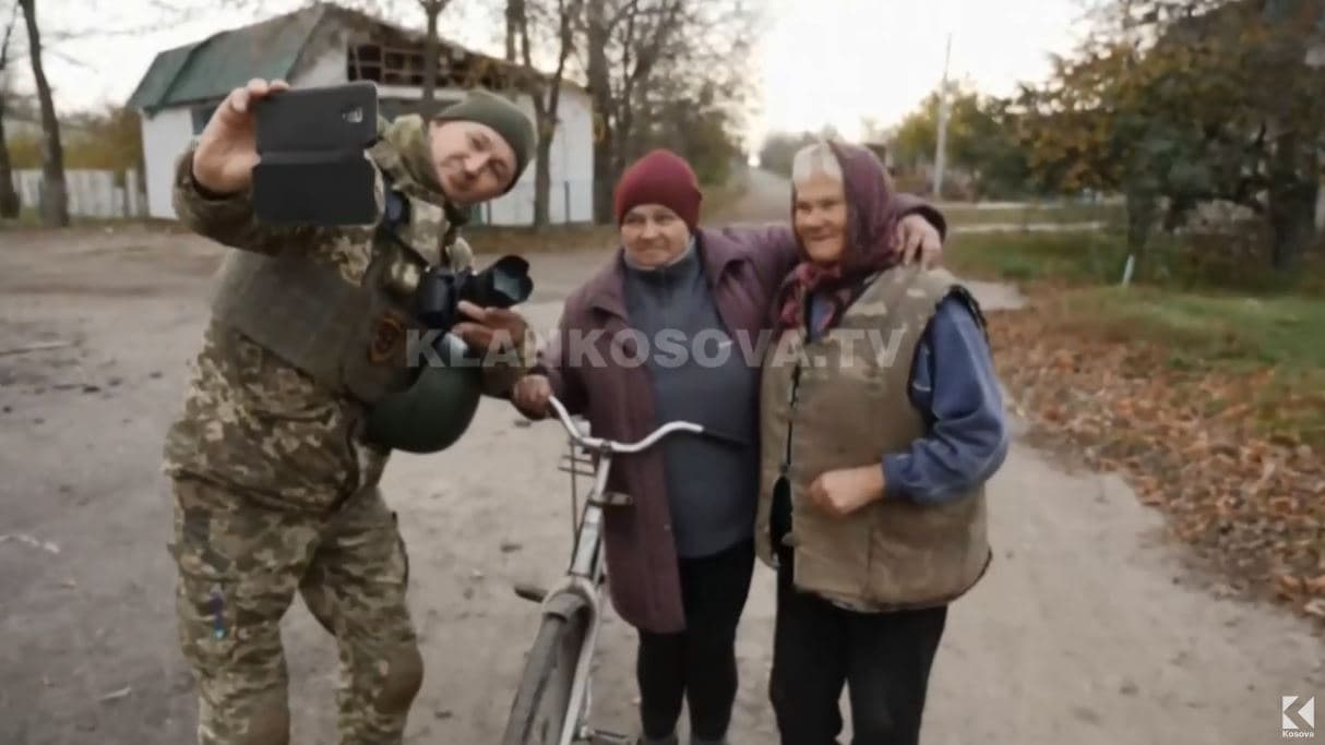 Ukrainasit festojnë çlirimin nga rusët (VIDEO)