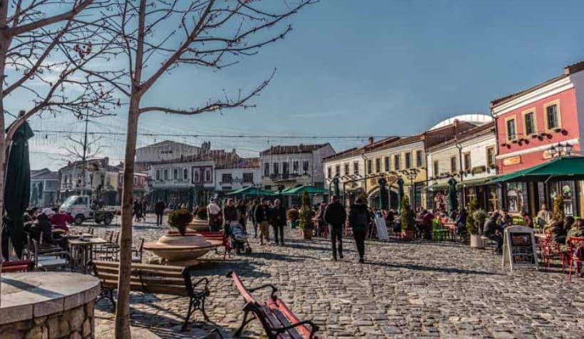 Vjehrri ngacmon seksualisht nusen e djalit në Korçë