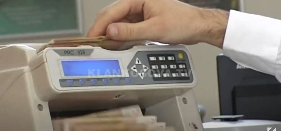 Kosovarët kanë 5.2 miliardë euro nëpër banka, ekspertët bëjnë thirrje që të investohen (VIDEO)