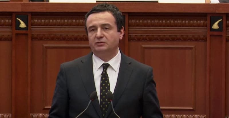 Kurti në Kuvendin e Shqipërisë: Duhet të jemi më shpesh bashkë, jo vetëm në kremte