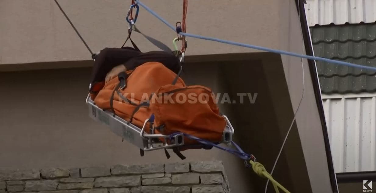 Simulohet në Drenas ushtrim për mbrojtje nga tërmeti (VIDEO)