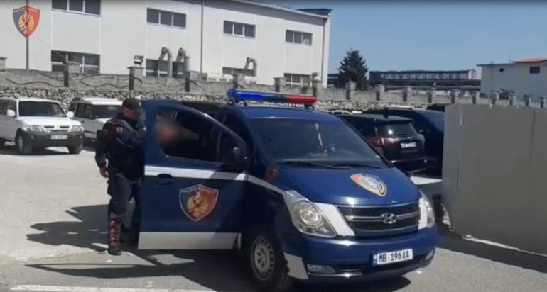 Durrës, tentuan t’i dërgonin drejt Italisë 16 të mitur nga Kosova, arrestohen 10 persona