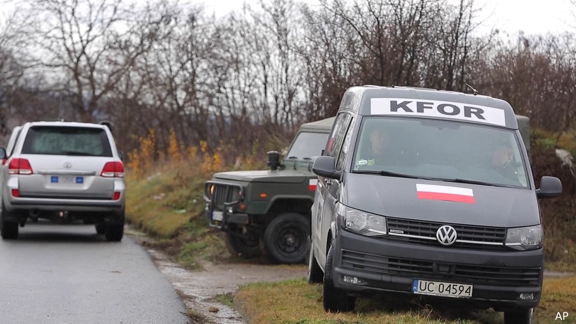 Një veturë godet automjetin e KFOR-it në Leposaviq dhe largohet nga vendi i ngjarjes