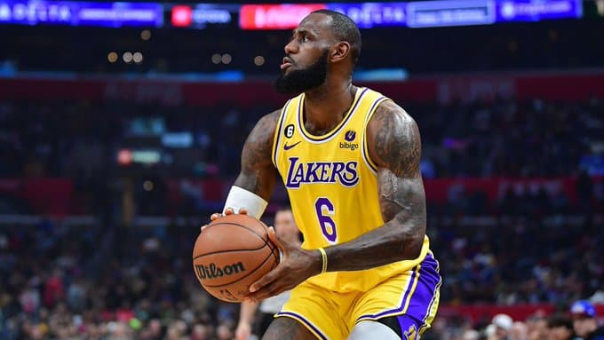 NBA: James pëson nga ish ekipi i tij (VIDEO)