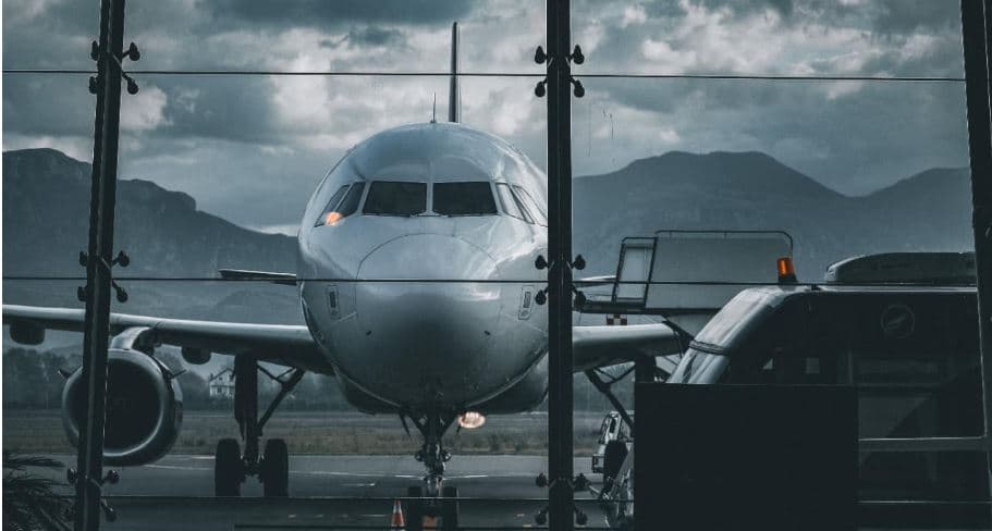 Shqipëri, aeroporti “Nënë Tereza” anulon dhjetë fluturime për shkak të kushteve të motit