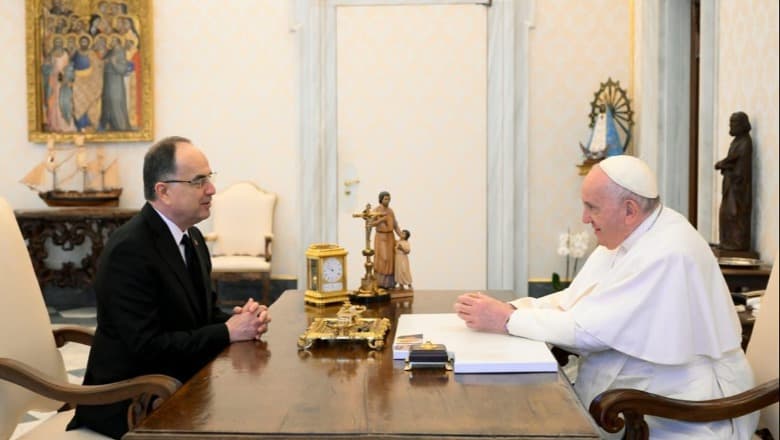 Begaj i kërkon Papa Françeskut që Vatikani të njohë Kosovën si shtet të pavarur