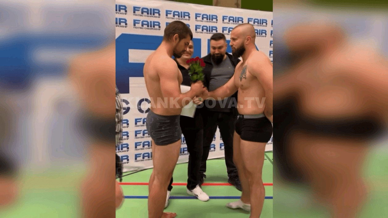 Boksieri shqiptar, Roberto Bakaj ia terron serbit në raundin e parë (VIDEO)