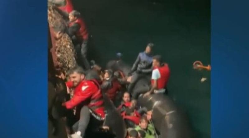 “Ëndrra angleze”, rrëfimi i emigrantit shqiptar, tregon se si udhëtoi 12 orë me gomone (VIDEO)