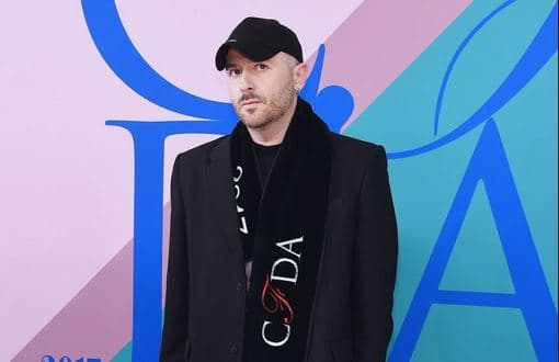 Dizajneri i Balenciagas kërkon falje personale pas skandalit të fushatës 'së papërshtatshme'